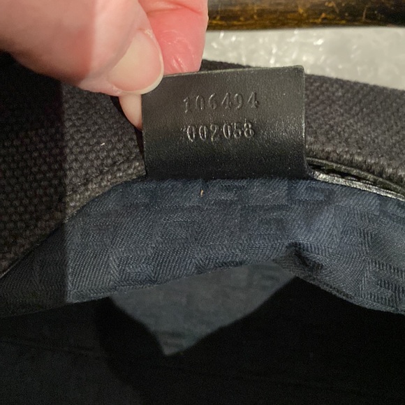 Gucci vintage canvas hobo bag w/ wooden handle. Great condition - Picture 8 of 15